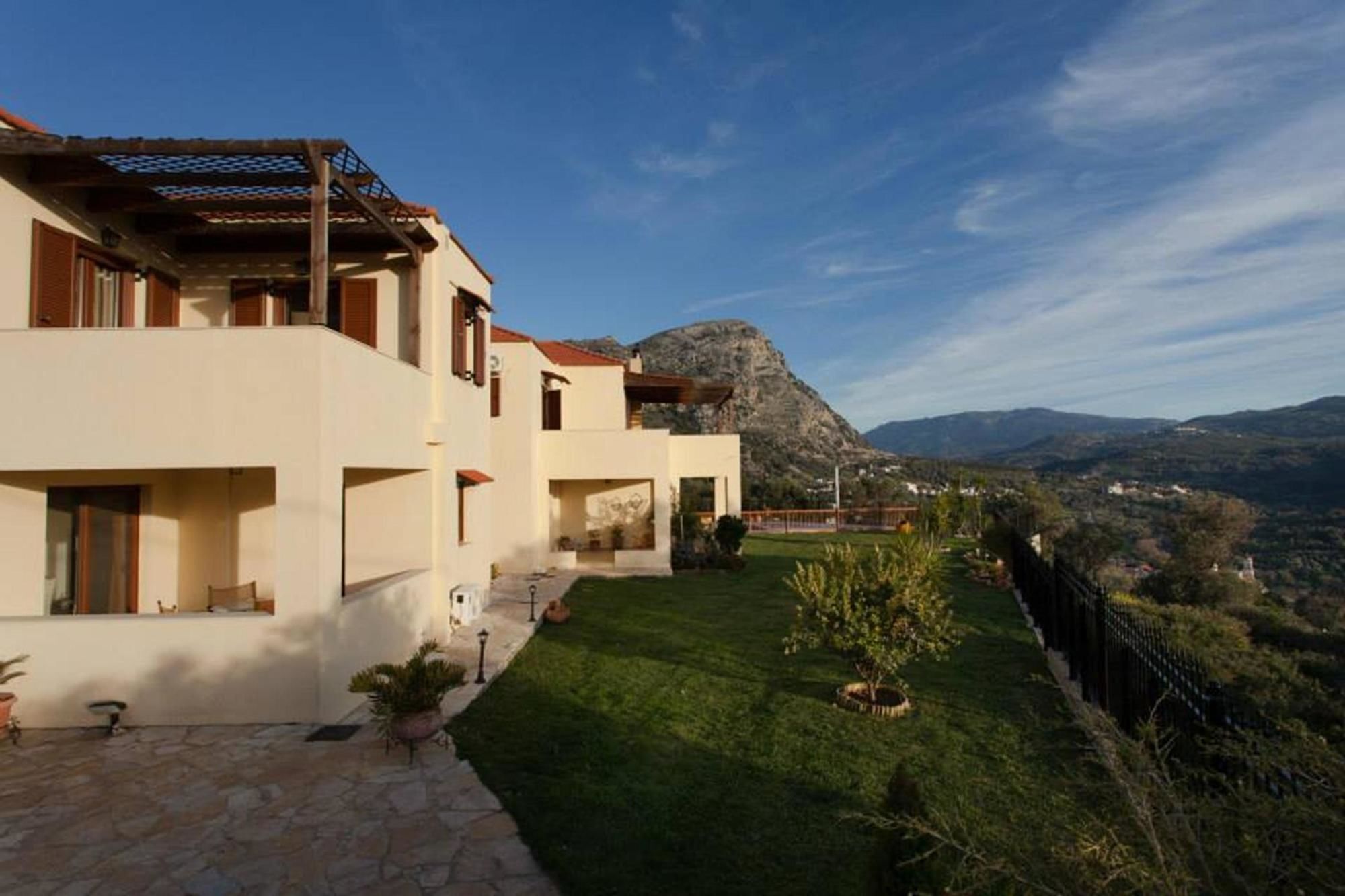 Louloudis Villa Spilion Exterior photo