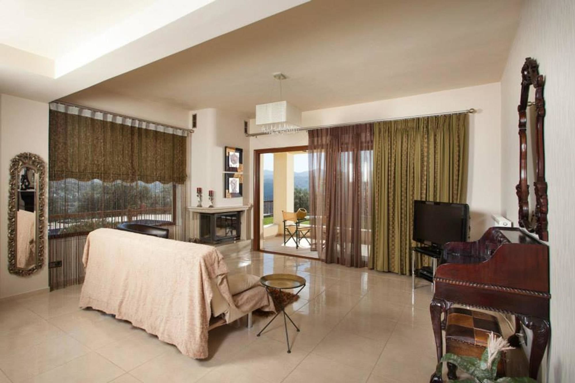 Louloudis Villa Spilion Exterior photo